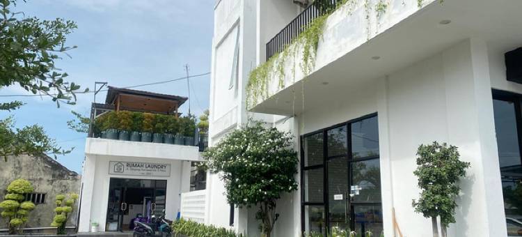 Urbanview Hotel Medio Inn Palu by RedDoorz图片