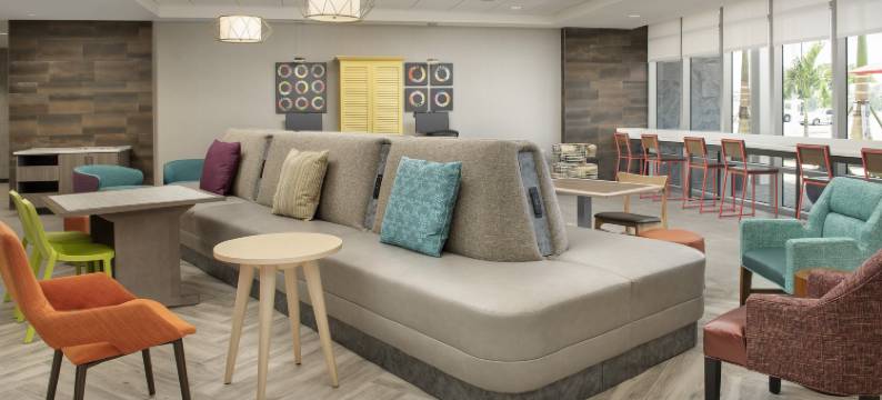 迈尔斯堡机场希尔顿惠庭套房酒店(Home2 Suites by Hilton Fort Myers Airport)图片