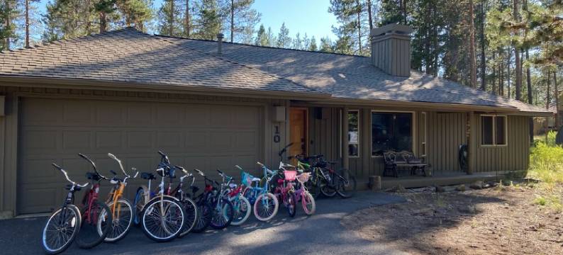 NEW LISTING! UPDATED 3 SUITES & AC! HOT-TUB, SHARC, FORT ROCK, BIKES, DOG OK.图片