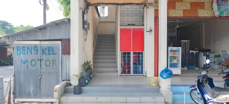 红多兹酒店-巴厘巴板帕萨尔克兰达桑(RedDoorz Near Pasar Klandasan Balikpapan)图片