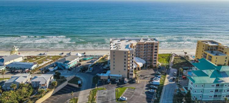 Poolside Access and Ocean Views - Charming Coastal Escape图片