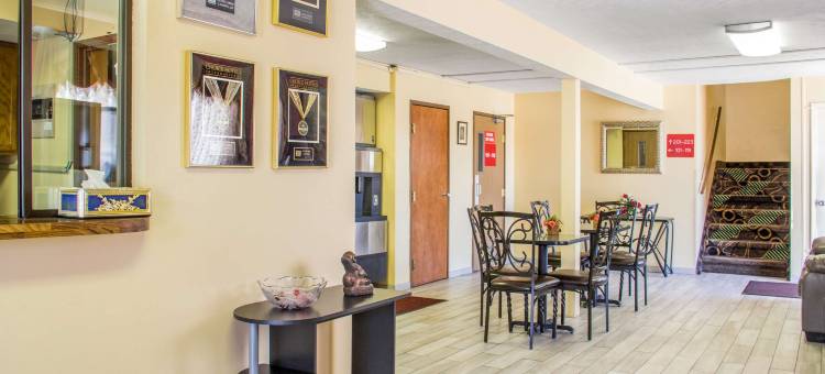 兰辛-莱文沃思伊克诺旅馆(Econo Lodge Lansing - Leavenworth)图片