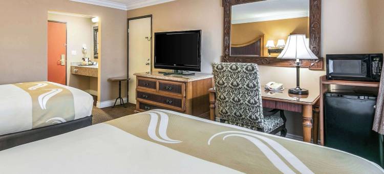 亚特兰大机场南凯艺套房酒店(Quality Inn & Suites Atlanta Airport South)图片