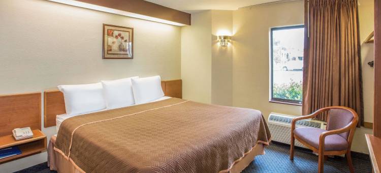 Travelodge by Wyndham Fort Myers Airport图片