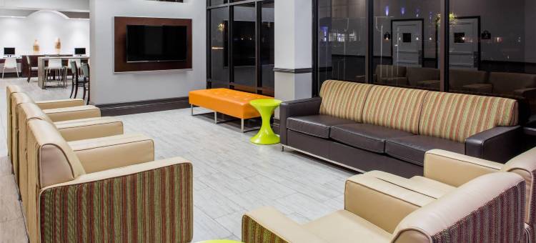 奥兰多机场戴斯套房酒店(Days Inn & Suites by Wyndham Orlando Airport)图片