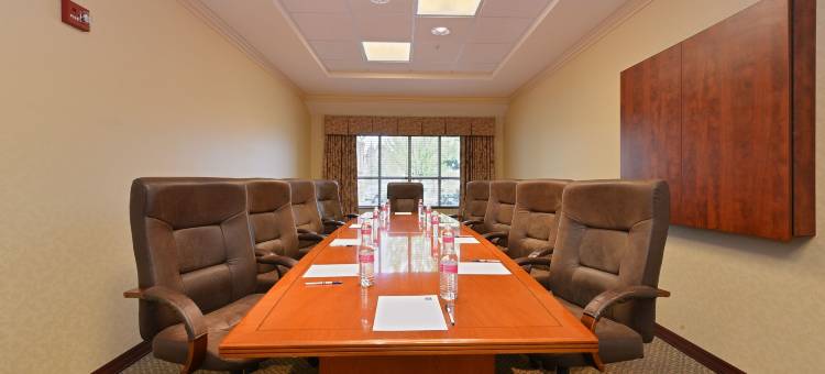 麦克明维尔酒乡舒适套房酒店(Comfort Inn & Suites McMinnville Wine Country)图片