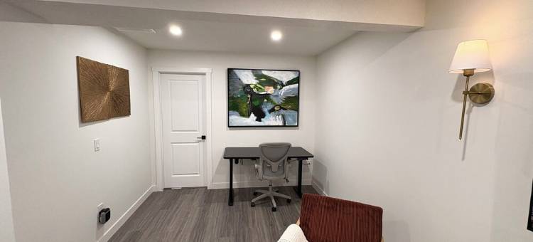 卡尔加里以东最温馨&现代地下室度假屋(Coziest & Modern Basement Retreat East of Calgary)图片