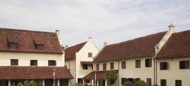 德普里马酒店帕蒂穆拉马卡萨尔(D'Primahotel Pattimura Makassar)图片