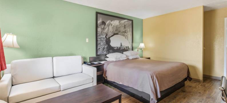 圣乔治速 8 酒店(Super 8 by Wyndham St. George UT)图片