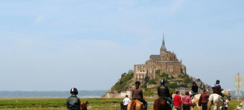 Stone House in Bricqueville near Sandy Beach图片