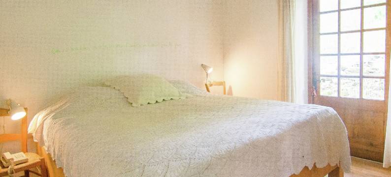 Hilltop Home with Valley View图片