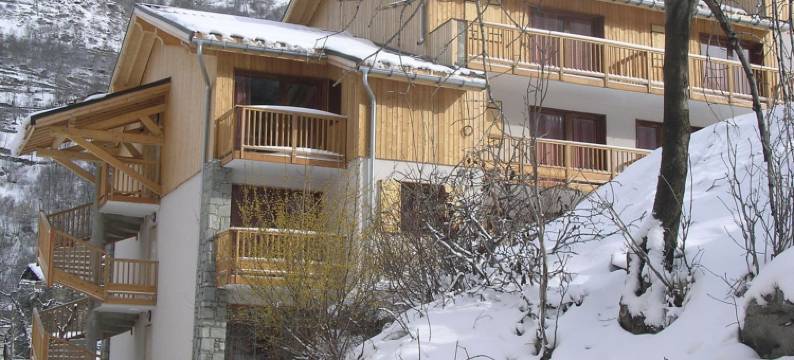 Holiday home with hot tub and pool图片