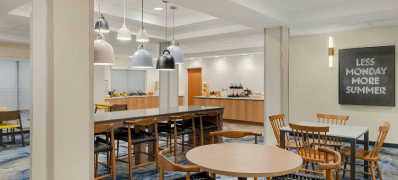 布卢明顿万豪万枫酒店(Fairfield Inn & Suites Bloomington)图片