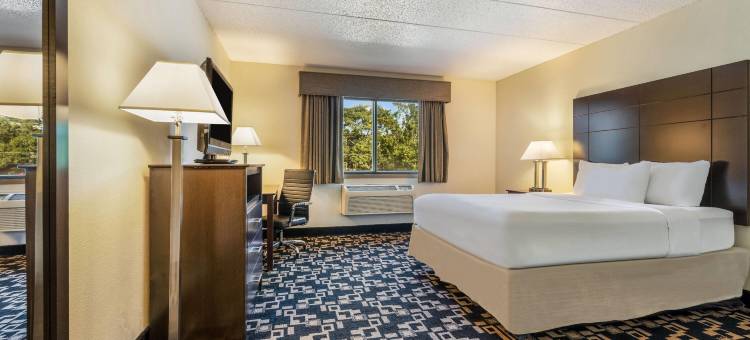 布卢明顿MSP机场呗盟套房酒店(Baymont by Wyndham Bloomington MSP Airport)图片