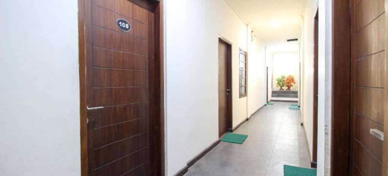 红多兹酒店-近梭罗广场(RedDoorz Near Stadion Manahan Solo)图片