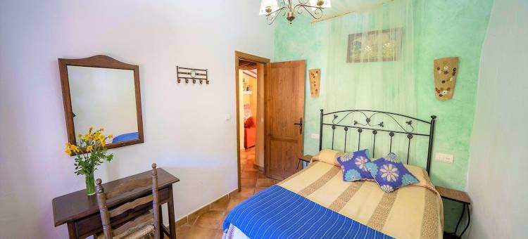 Holiday Home in Laroya with Mountain Views图片