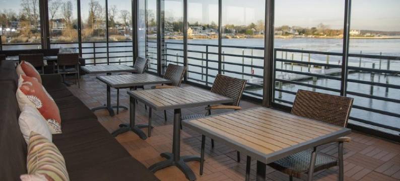 蚝点酒店(Oyster Point Hotel)图片