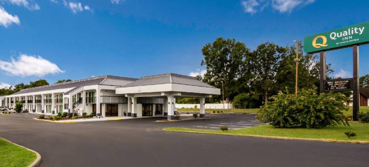 恩波里亚红顶酒店(Quality Inn)图片