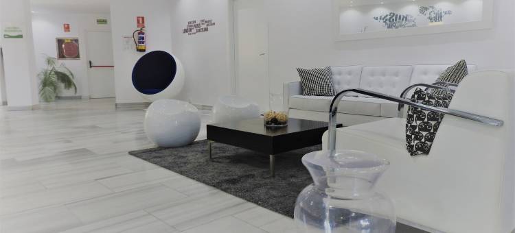 马德里皮纳尔德拉斯罗萨斯民宿酒店(B&B HOTEL Madrid Pinar de Las Rozas)图片