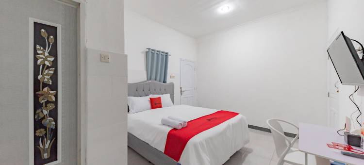 红门酒店沙亚里亚尼尔阿伦阿伦芝勒杜芝勒贡(RedDoorz Syariah Near Alun Alun Ciledug Cirebon)图片