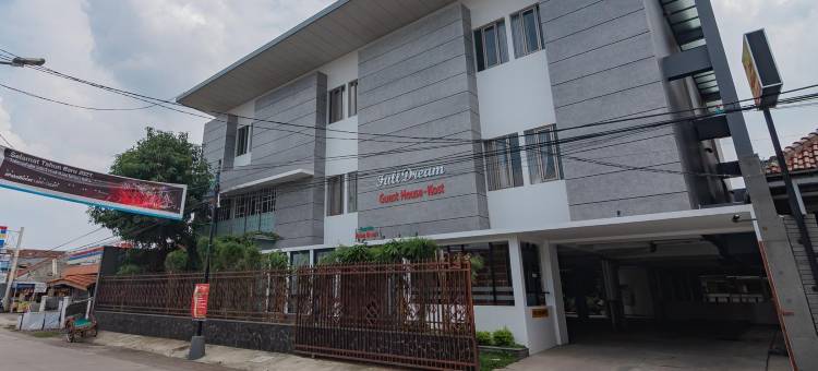 红多兹普拉斯酒店-井里汶市中心(RedDoorz Plus @ Cirebon City Center)图片