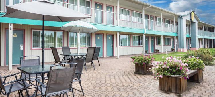 魁斯内尔温德姆速8酒店(Super 8 by Wyndham Quesnel BC)图片