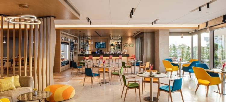迪拜科学园假日酒店及套房(Holiday Inn & Suites Dubai Science Park)图片