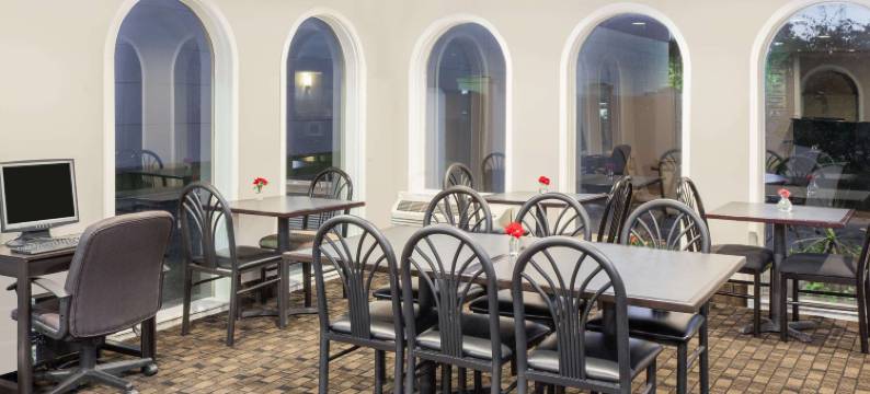 莫顿格罗夫-芝加哥速8酒店(Super 8 by Wyndham Morton Grove/Chicago)图片