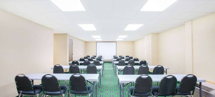 安哥拉-弗里蒙特地区华美达酒店(Ramada by Wyndham Angola/Fremont Area)图片