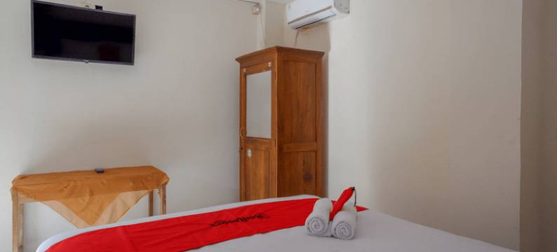 红多兹伊斯兰酒店-近GOR萨特里亚4号(RedDoorz Syariah Near Gor Satria 4)图片