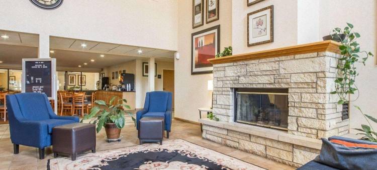 布莱克里弗福尔斯I-94舒适套房酒店(Comfort Inn & Suites Black River Falls I-94)图片