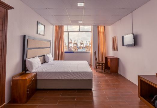 Metro Port City HotelHotel Overview