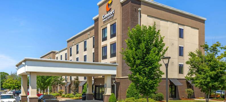 克罗斯普雷克斯乡村舒适套房酒店(Comfort Inn & Suites at CrossPlex Village)图片