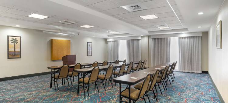 代弗尼贝斯特韦斯特优质套房酒店(Best Western Plus Daphne Inn  Suites)图片