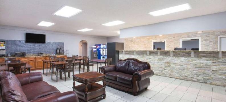 普兰特城骑士酒店(Knights Inn Plant City)图片