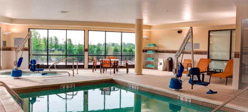 印第安纳波利斯诺伯斯维尔万怡酒店(Courtyard Indianapolis Noblesville)图片