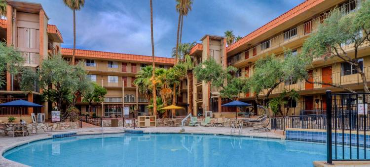 24街凤凰城机场希尔顿合博套房酒店(Motel 6 Phoenix, AZ – Sky Harbor)图片