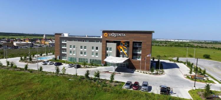 圣马科斯奥特莱斯购物中心拉昆塔温德姆套房酒店(La Quinta Inn & Suites by Wyndham San Marcos Outlet Mall)图片