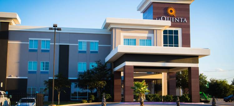 肯尼迪卡恩斯市拉昆塔温德姆套房酒店(La Quinta Inn & Suites by Wyndham Karnes City - Kenedy)图片