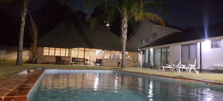 豪华高地旅馆(Luxury Heights Bed and Breakfast- Pool Ready for Use)图片