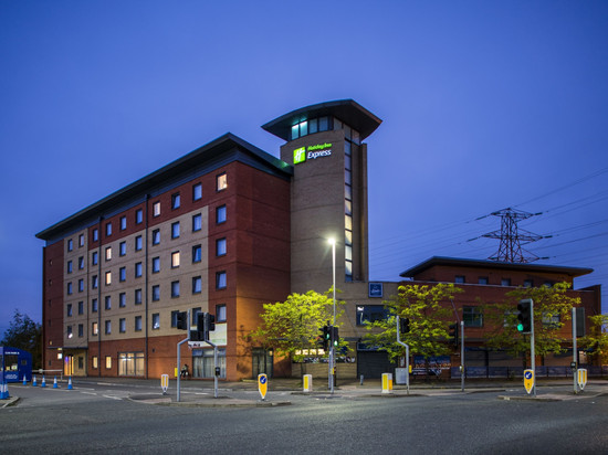 Holiday Inn Express 莱斯特 - 步行者体育场