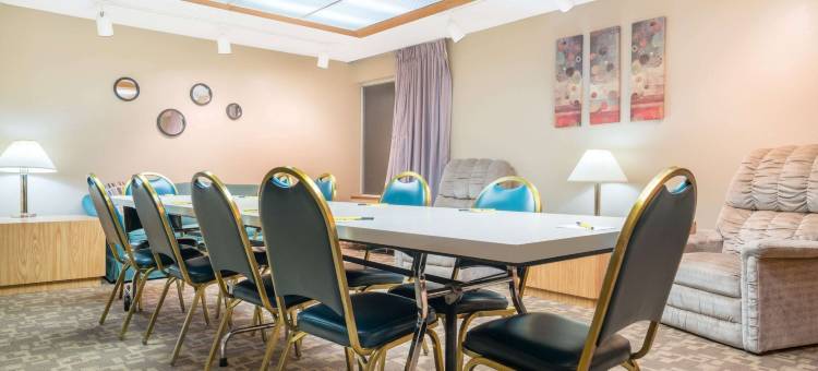 梅诺莫尼速8酒店(Super 8 by Wyndham Menomonie WI)图片