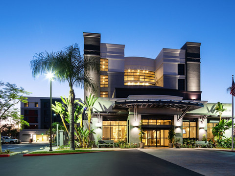 尔湾光谱湖林希尔顿花园酒店