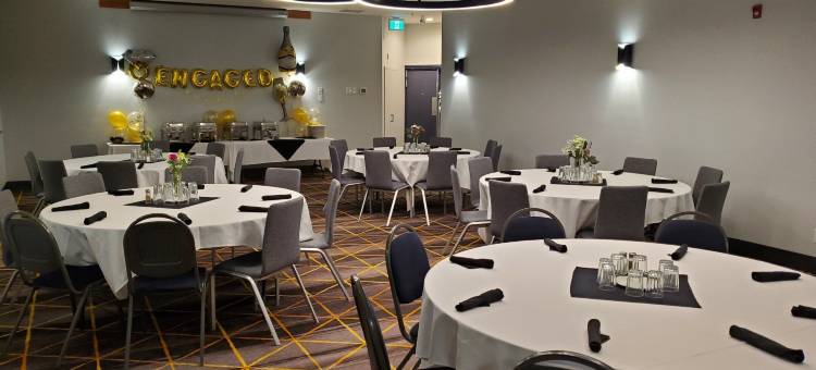 维多利亚麋鹿湖套房酒店(Holiday Inn VICTORIA – ELK LAKE by IHG)图片