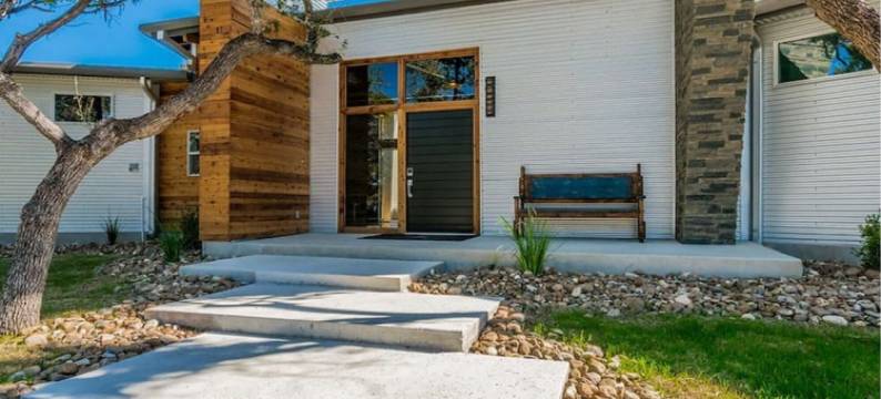 The Liney Moon图片