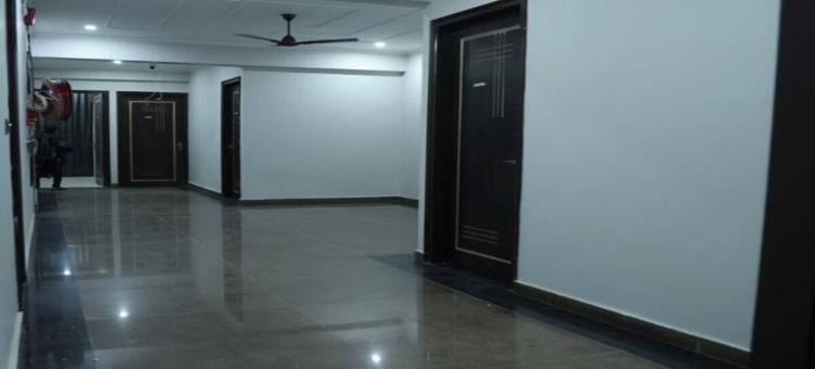 Radiant Blu Hotels Sector 70图片