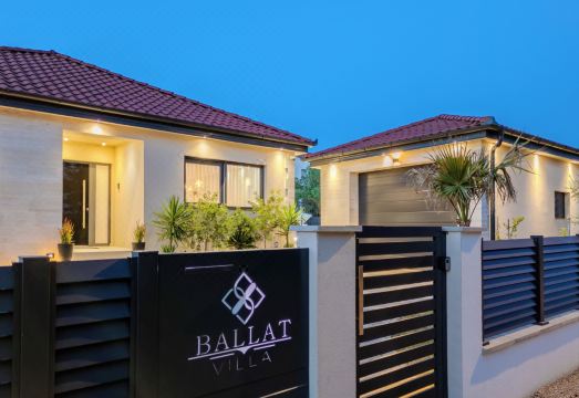Villa Ballat Hotel Overview
