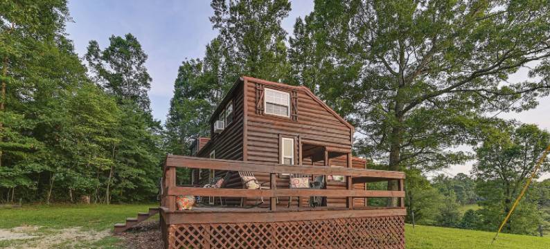 位于肯塔基州的高地牛工作农场小屋(Cabin on Working Highland Cattle Farm in Kentucky)图片