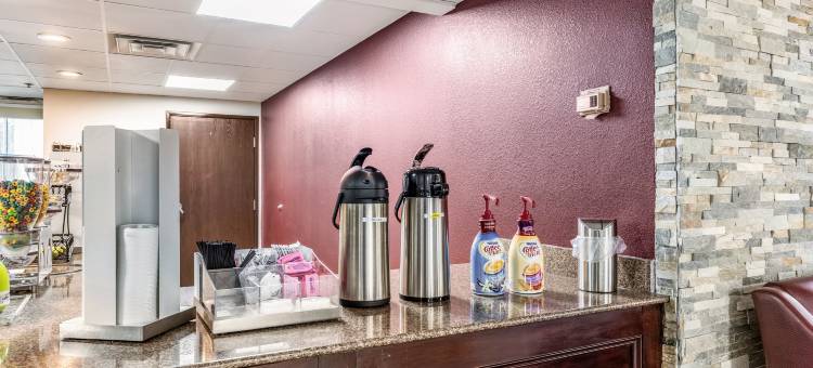 休斯顿IAH机场西南红顶Plus套房酒店(Red Roof Plus+ & Suites Houston - IAH Airport SW)图片