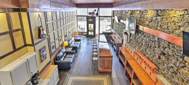 翻新酒吧 <离密西西比河两个街区(Walk to River: Unique Studio in Renovated Bar!)图片